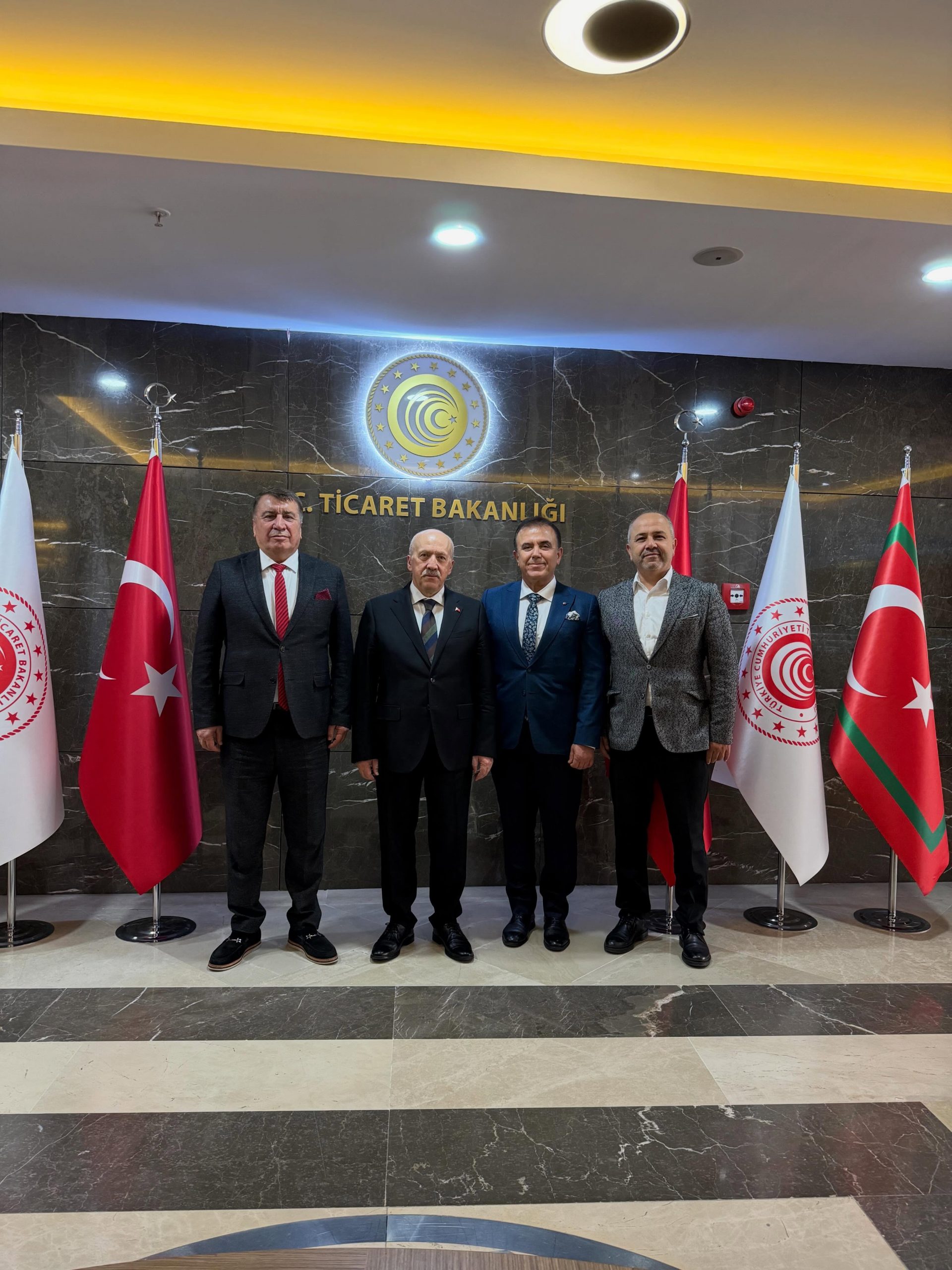 Ticaret Bakan Yardımcımız Sayın Sezai Uçarmak’a, Ticaret Borsası Yönetim Kurulu Üyemiz Sayın Yücel Yılmaz ve önceki dönem Ticaret İl Müdürümüz Sayın Adnan Ekiz ile birlikte nezaket ziyaretinde bulunduk.