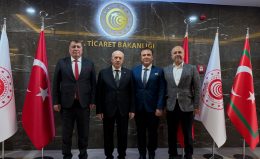 Ticaret Bakan Yardımcımız Sayın Sezai Uçarmak’a, Ticaret Borsası Yönetim Kurulu Üyemiz Sayın Yücel Yılmaz ve önceki dönem Ticaret İl Müdürümüz Sayın Adnan Ekiz ile birlikte nezaket ziyaretinde bulunduk.