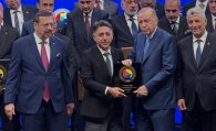 20 yıllık hizmetleri dolayısıyla hizmet şeref belgesi ve plaketi